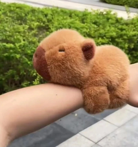 PELUCHE BRAZALETE CAPYBARA